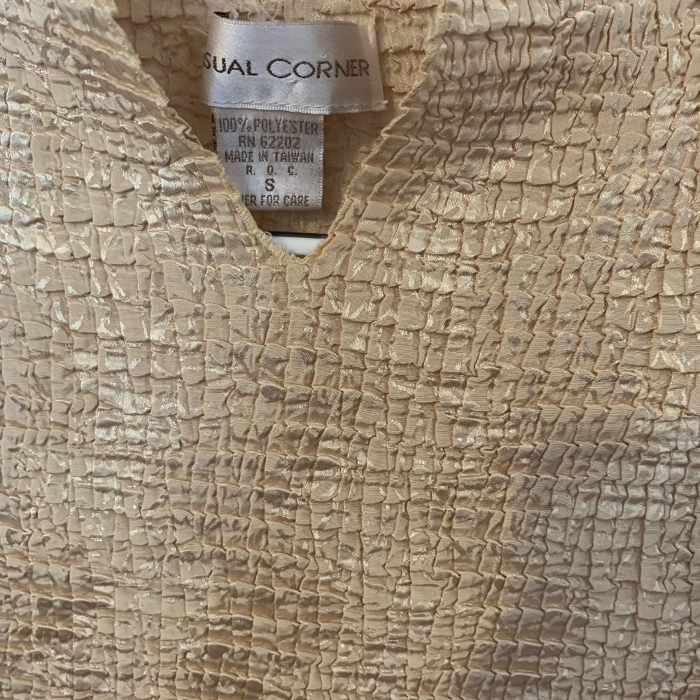 Neutral Textured Sleeveless Mock Neck Top - Picture 2 of 4
